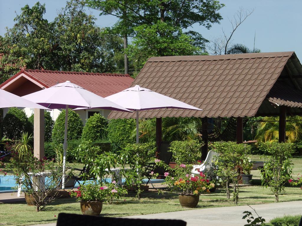Moon River Resort Ubon Ratchathani Esterno foto