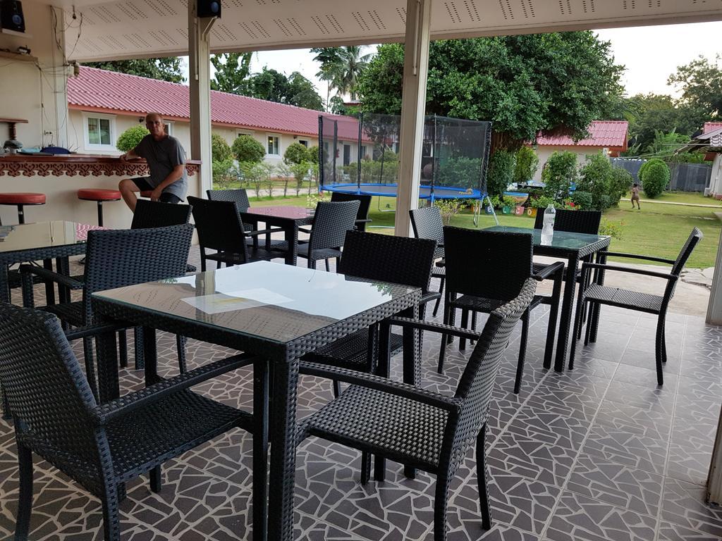 Moon River Resort Ubon Ratchathani Esterno foto